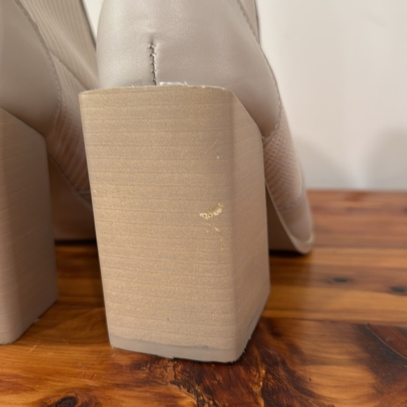 Steve Madden Women's Tackle Ankle Boots in White/Cream Leather - Picture 4 of 8